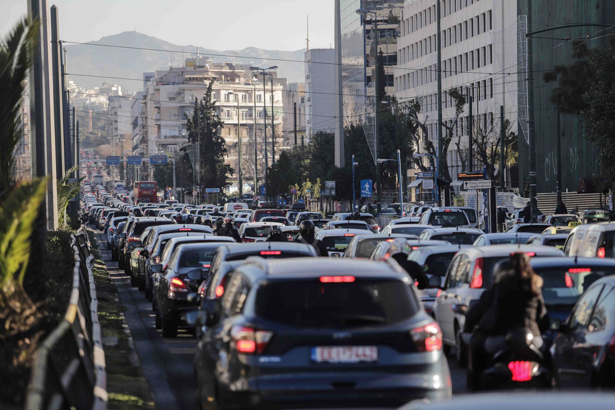 Traffic Chaos: Issues Pervade City Roads - tovima.com