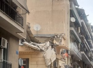 Building Collapses in Piraeus’ Pasalimani District; One Dead