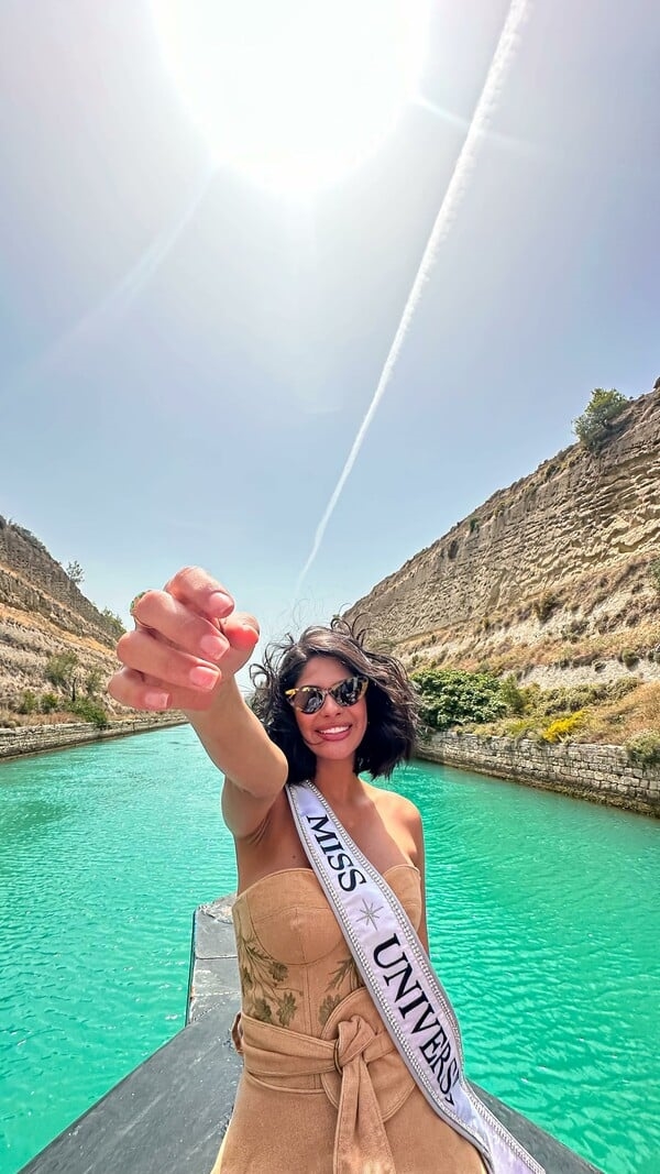 Ms Universe Sheynnis Palacios Posts Corinth Canal Swim