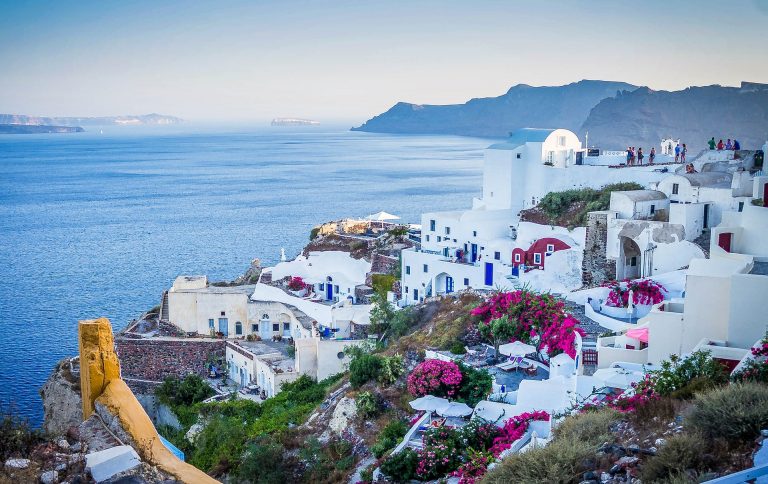 Santorini: Overcrowding due to Infrastructure Fails not Overtourism