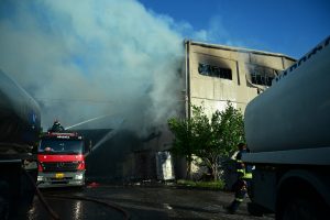 Fire Erupts in Acharnes Overnight, Destroys Two Factories