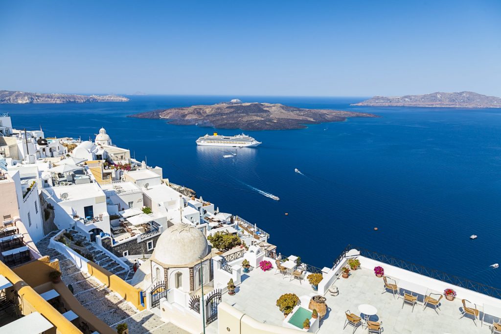 Bloomberg: Overtourism Challenges Santorini; Locals Sound Alarm