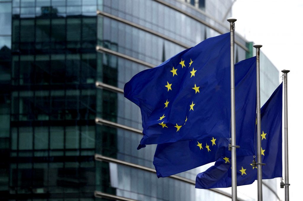 EU Commission Draft Report Includes Negative Remarks over Rule of Law in Greece