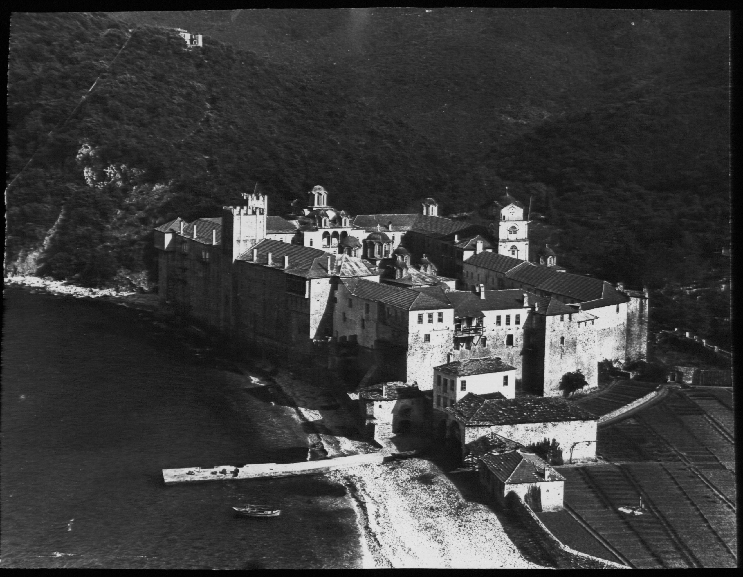 Reports: Police Action Eyes Evacuation of Esfigmenou Monastery