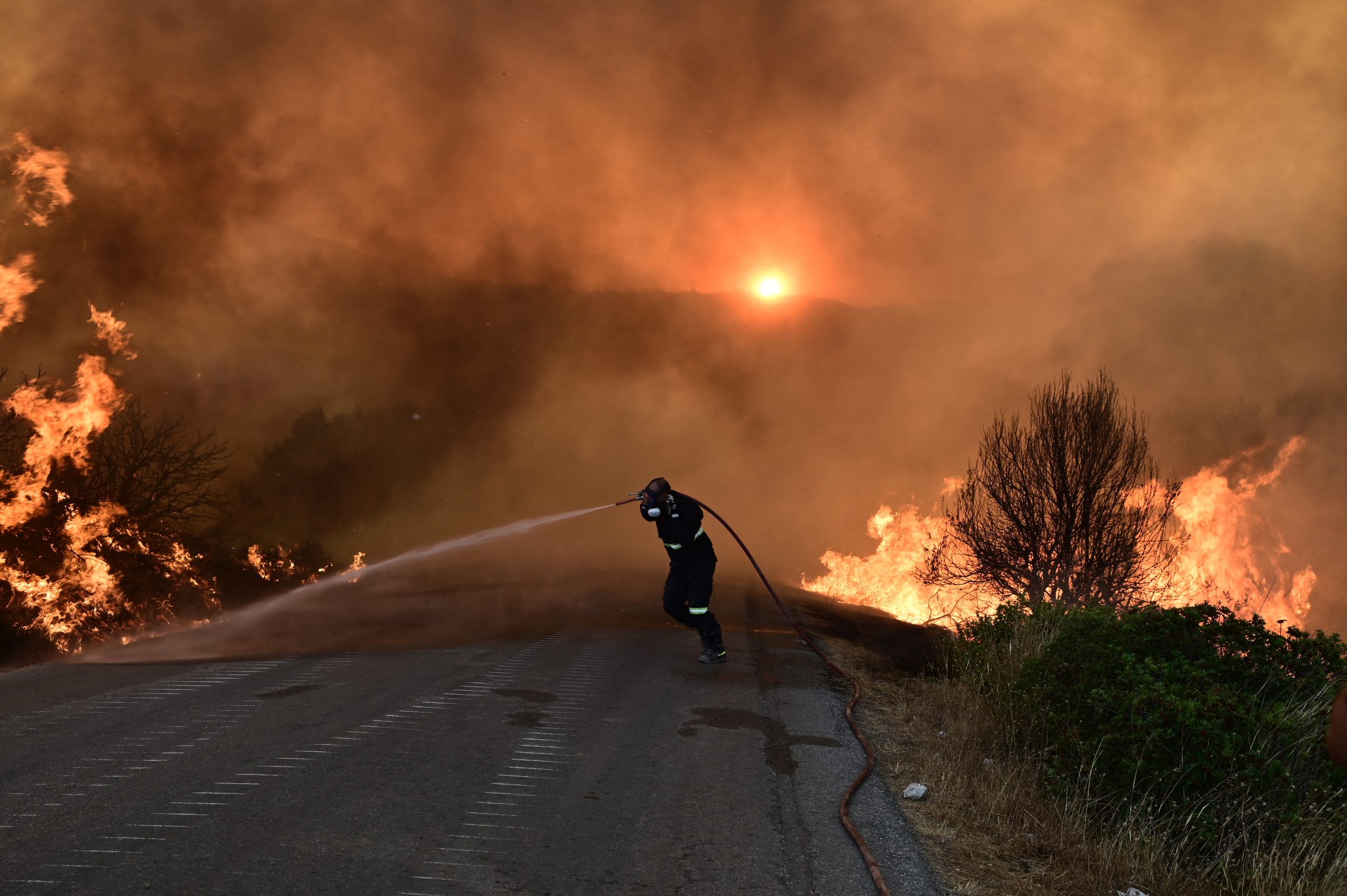 Large Fire on Evia Island Without Active Front