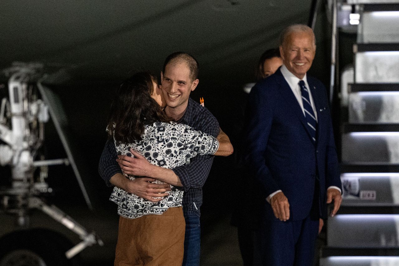 Freed Evan Gershkovich Arrives in the U.S. to a Hero’s Welcome