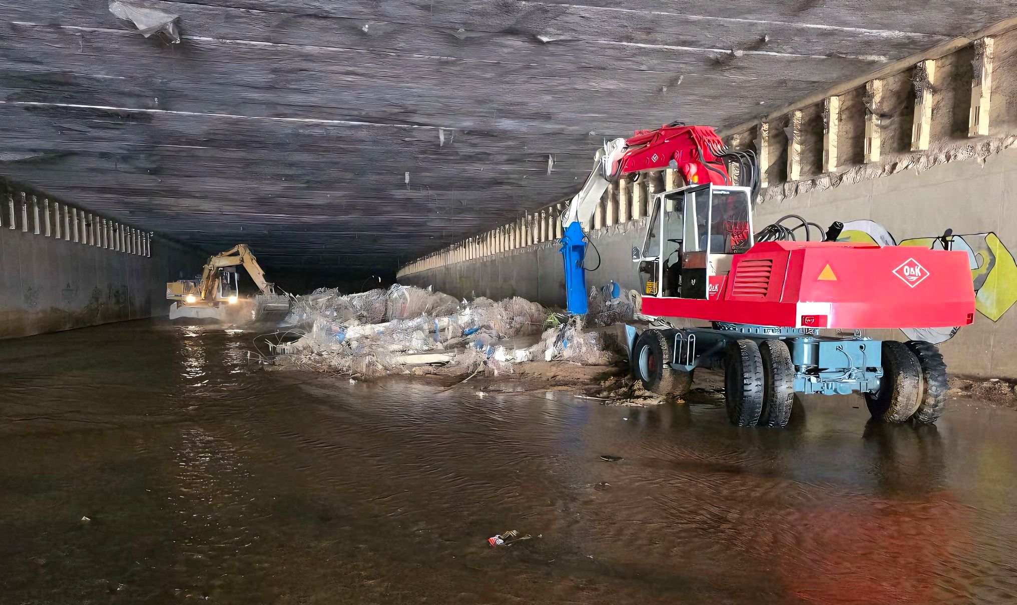 Crews Clean Up Athens’ Neglected Kifissos River Ahead of Rain Season