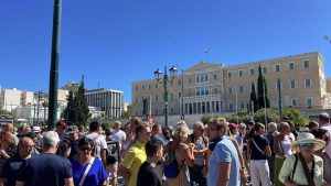 Police Evacuate Syntagma Square on Sunday due to Suspicious Object