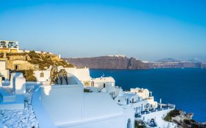 Greek Tourism, Dining Turnover Up in July, Major Islands Falter