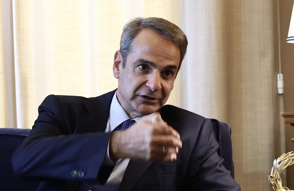 PM Mitsotakis Briefs President Sakellaropoulou on Pilot Program for School Lockers