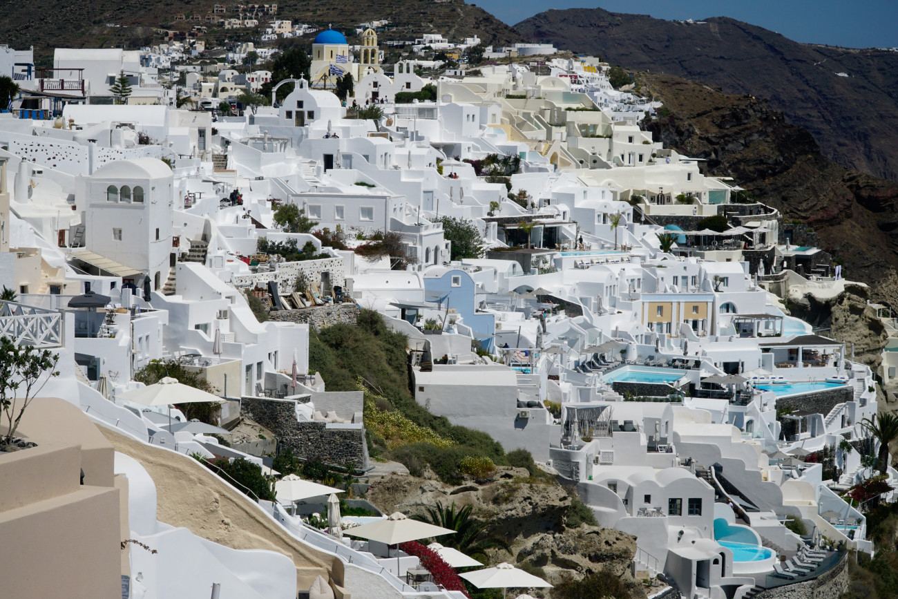 Mykonos and Santorini Record Sluggish Revenues for 2nd Year