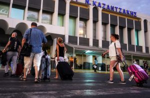 Tourism Revenues Drop 1.8% in Greece Despite Rise in Arrivals