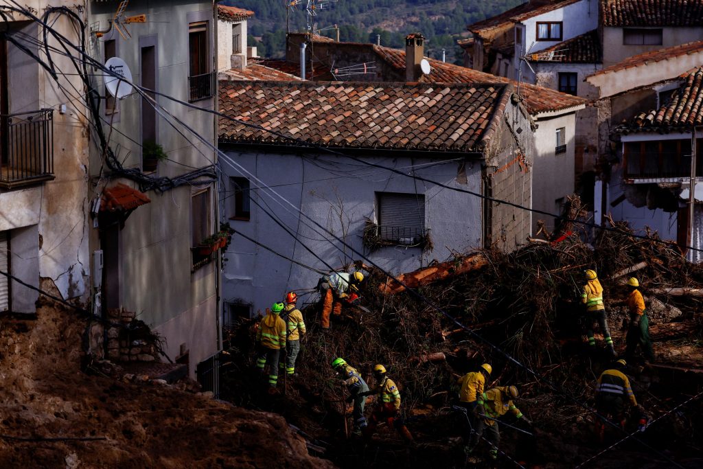 Massive Floods in SE Spain Leave 62 Dead, Thousands Displaced