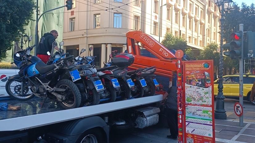 Athens Clamps Down on Illegally Parked Motorbikes