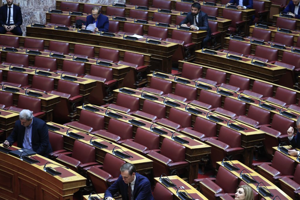 Parliamentary Upheaval: Independent MPs Rise Amid Party Splits in Greece