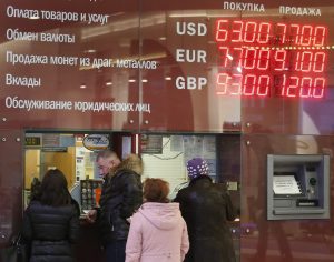 Russia’s War Economy Shows New Cracks After the Ruble Plunges