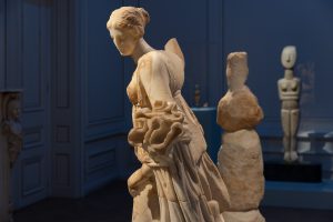 ‘Kykladitisses’ Show Kicks Off at Athens’ Museum of Cycladic Art