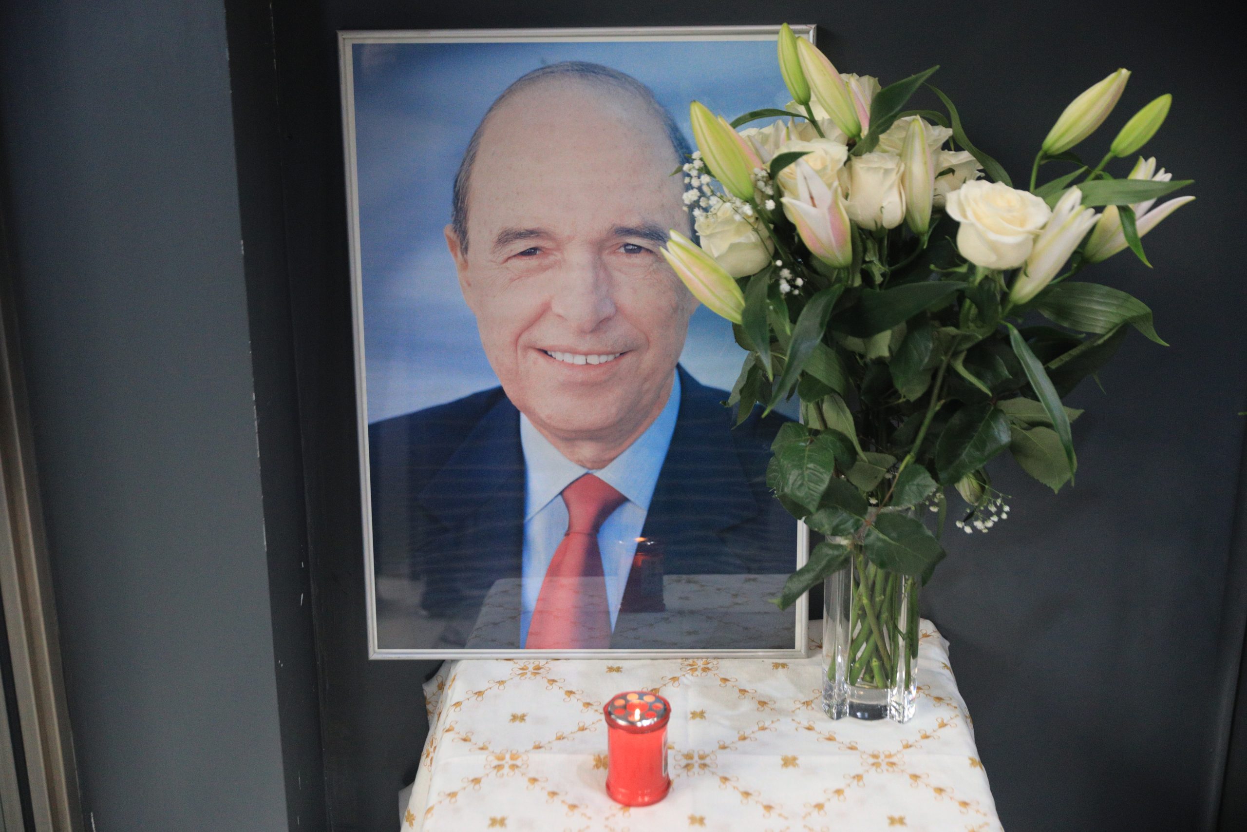 Condolences For Simitis From PASOK and Political Opponents