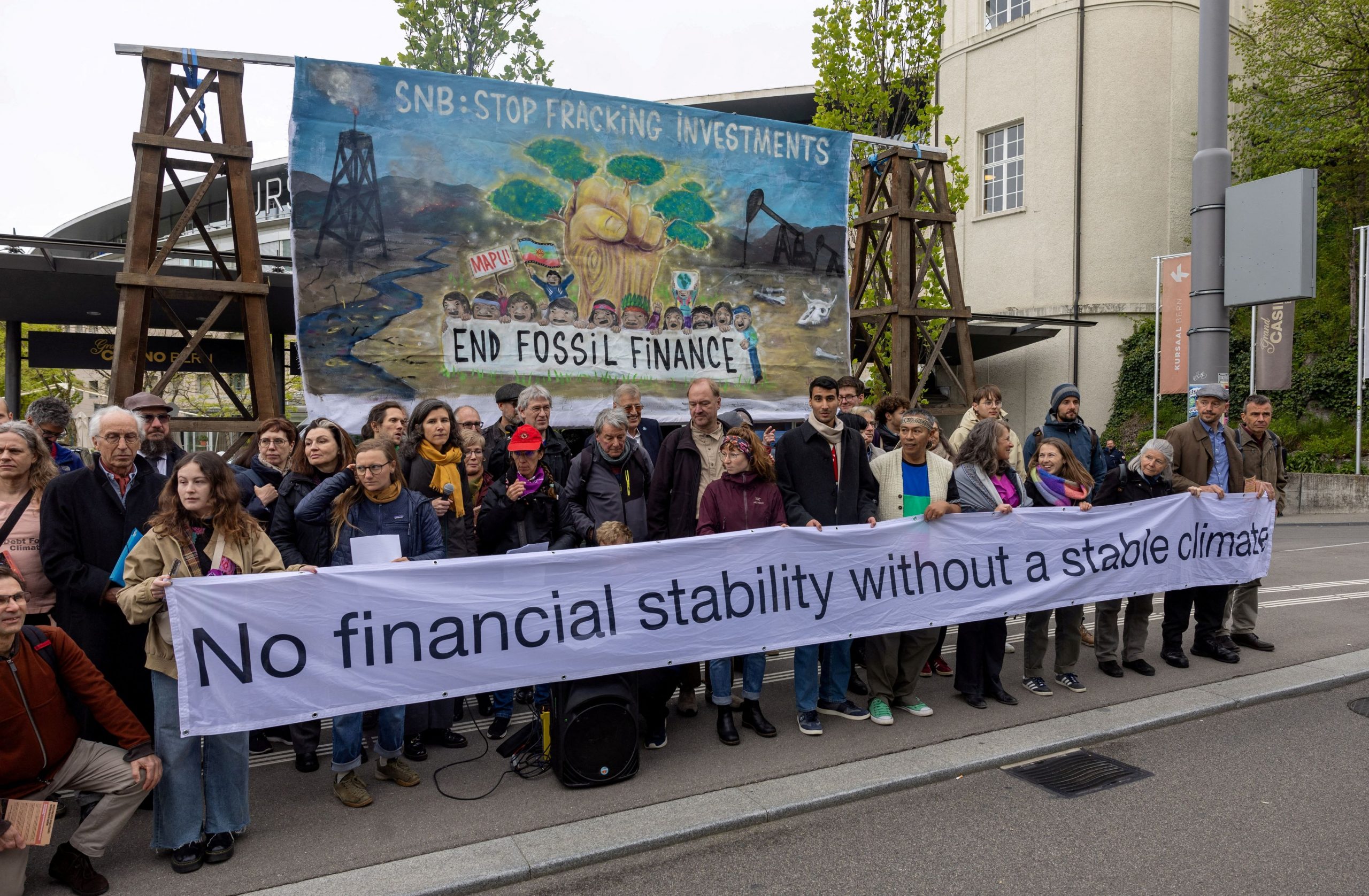 Top U.S. Banks Exit Net-Zero Banking Alliance, Causing Alarm