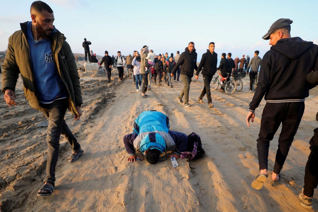 Palestinians Stream Back to Northern Gaza on Foot After Hostage-Release Breakthrough