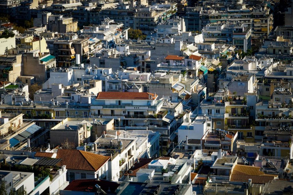 Study: Most Greeks Struggle to Build Wealth from the Ground Up