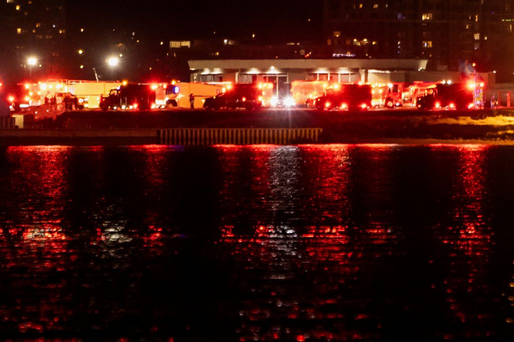 American Airlines Jet, U.S. Army Helicopter Collide in Washington DC, Crash into Potomac River