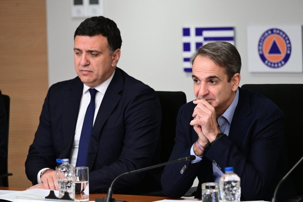 PM Mitsotakis on Santorini Quakes: Schools Closed, State on High Alert